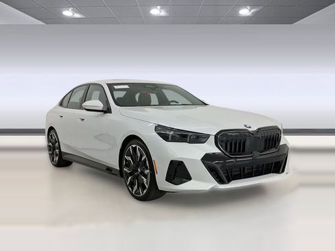 New 2026 BMW 530i xDrive w/ M Sport Package AWD/4WD image 7