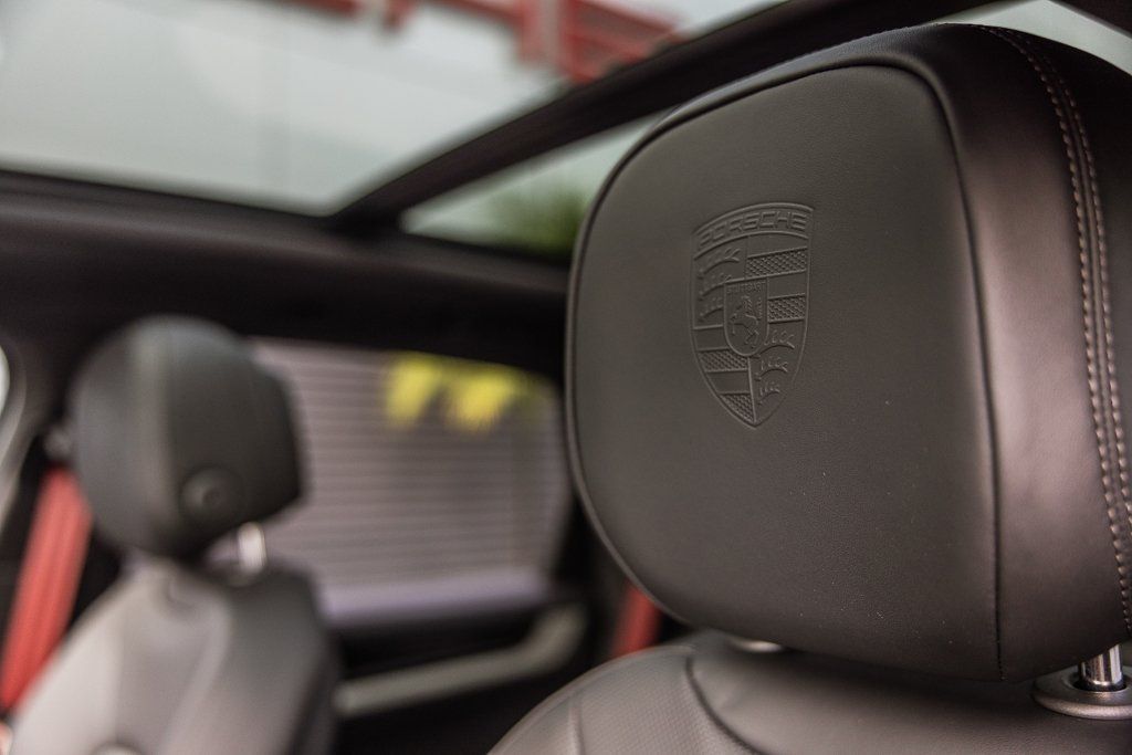 Certified 2025 Porsche Cayenne E-Hybrid AWD/4WD image 18