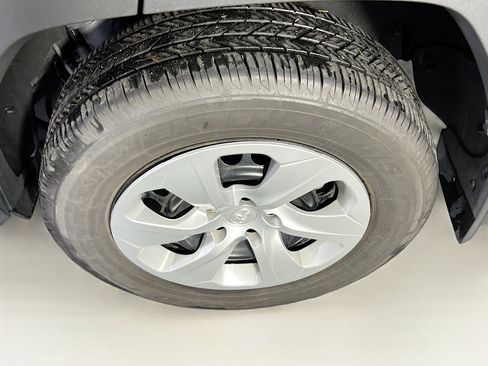 Used 2022 Toyota RAV4 LE image 28