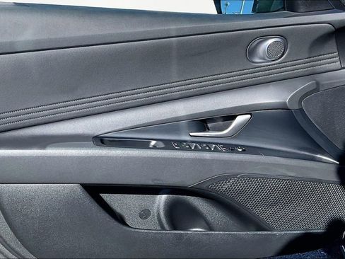 Used 2025 Hyundai Elantra SEL image 23