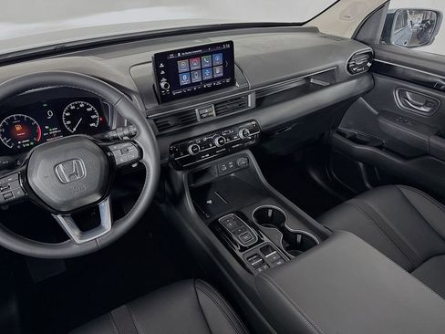 Certified 2025 Honda Pilot Touring image 22