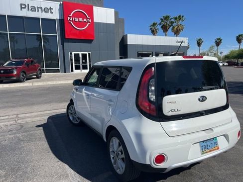 Used 2018 Kia Soul + image 7