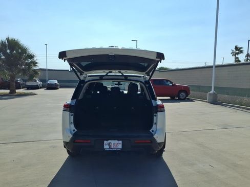Used 2024 Nissan Pathfinder SV w/ SV Premium Package FWD image 20