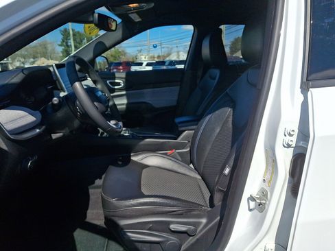 Certified 2024 Jeep Compass Latitude image 13