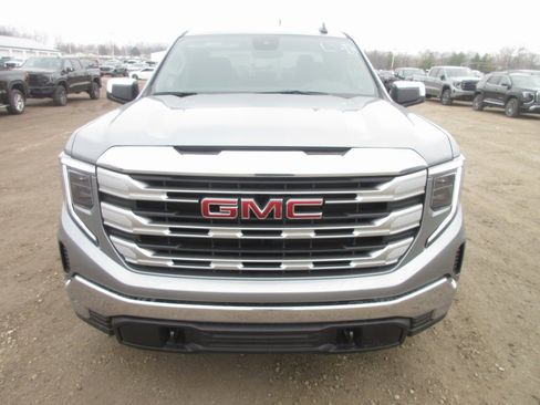New 2026 GMC Sierra 1500 SLE image 12