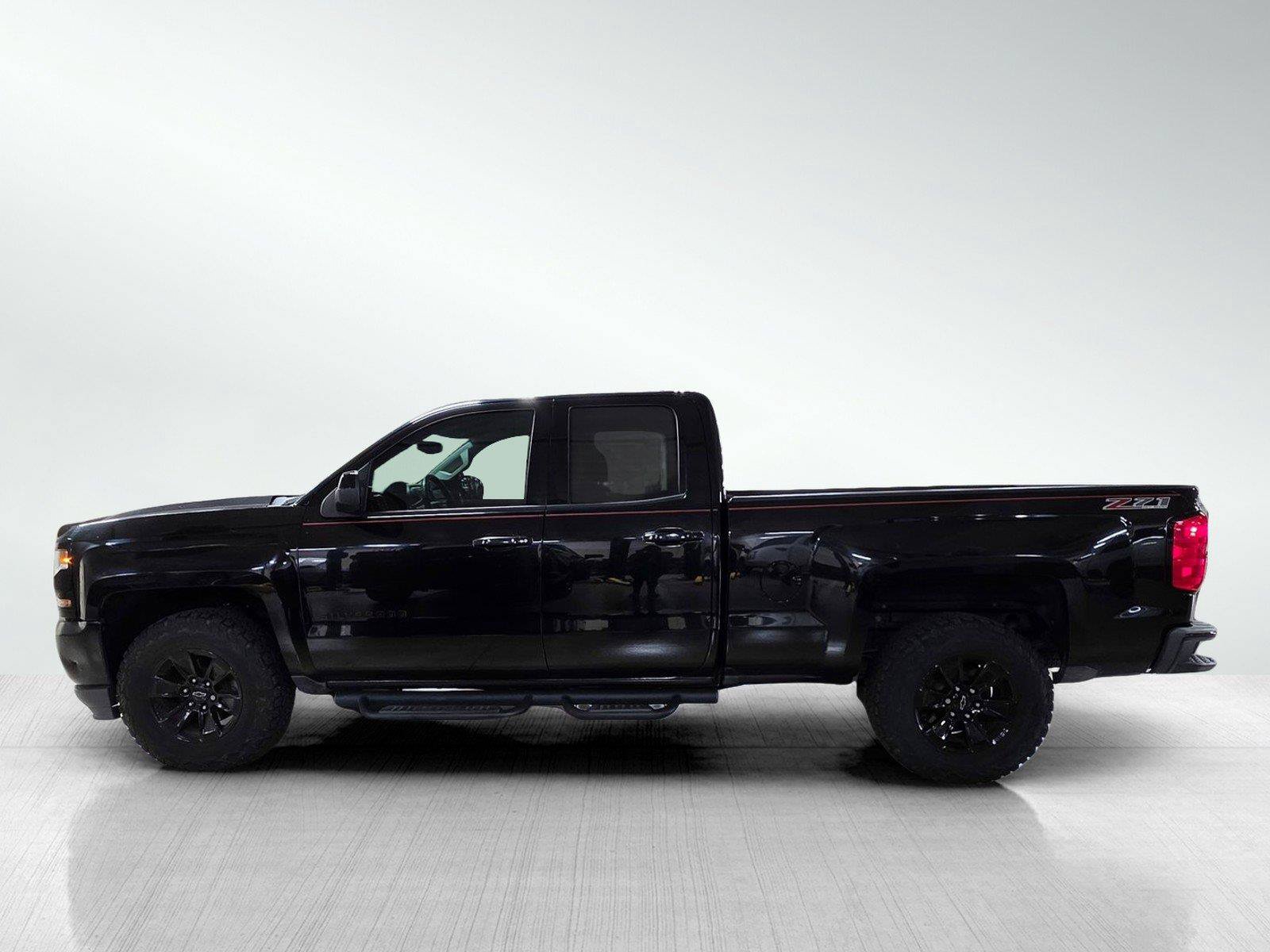 Used 2017 Chevrolet Silverado 1500 LT w/ Redline Edition AWD/4WD image 4
