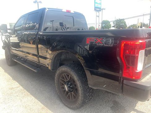 Used 2019 Ford F250 Lariat w/ Lariat Ultimate Package AWD/4WD image 3