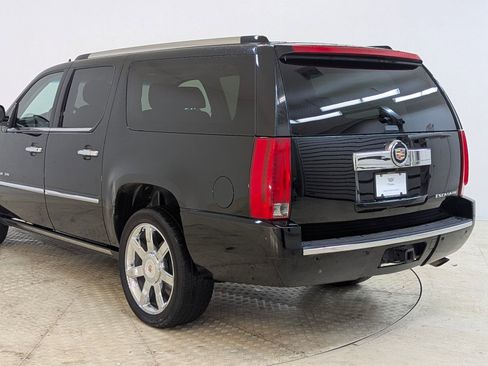 Used 2014 Cadillac Escalade ESV Luxury image 3