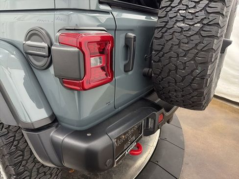 Used 2024 Jeep Wrangler Unlimited Rubicon image 12