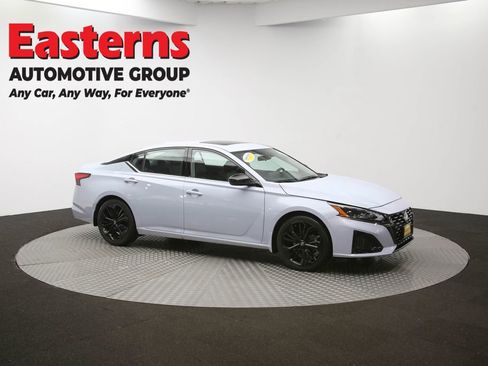 Used 2023 Nissan Altima 2.5 SR w/ SR Premium Package image 47