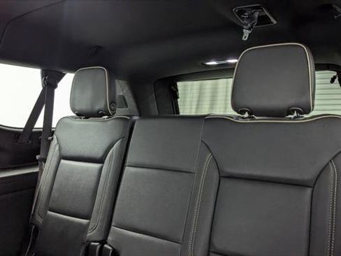 Used 2023 Chevrolet Suburban Premier image 18