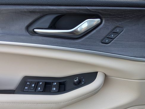 Used 2025 Jeep Grand Cherokee Limited w/ Luxury Tech Group II image 16