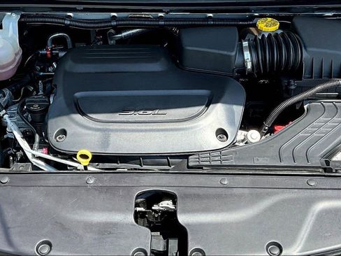 Used 2023 Chrysler Pacifica Touring-L FWD image 29