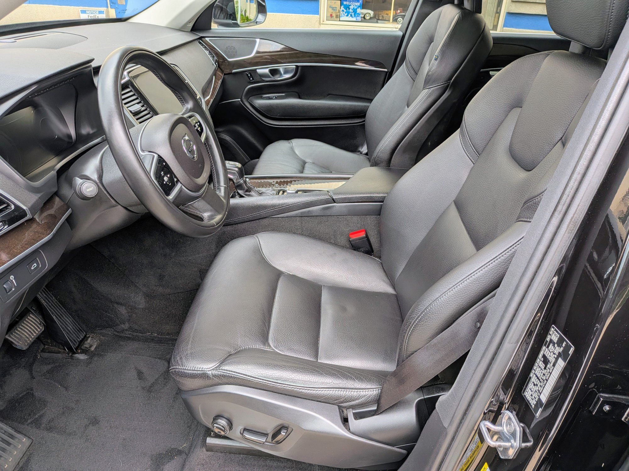 Used 2018 Volvo XC90 T6 Momentum w/ Convenience Package AWD/4WD image 5