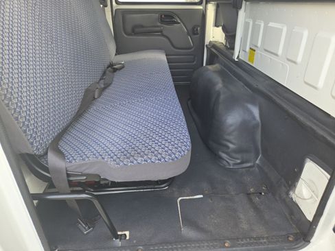 Used 2023 Isuzu NPR image 19