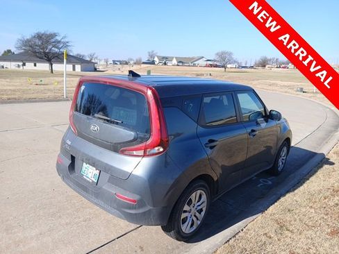 Used 2020 Kia Soul LX image 3