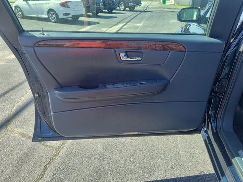 Used 2010 Cadillac DTS Limousine image 21