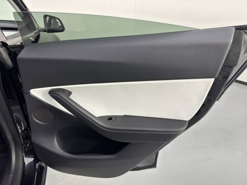 Used 2021 Tesla Model Y Long Range image 46