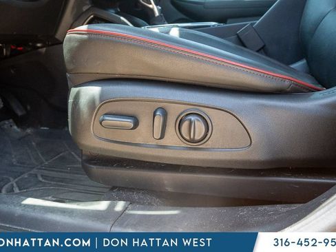 Used 2024 Chevrolet TrailBlazer RS w/ Convenience Package FWD image 17