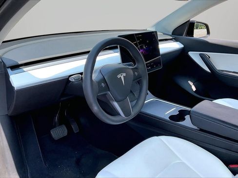 Used 2022 Tesla Model Y Long Range AWD/4WD image 20