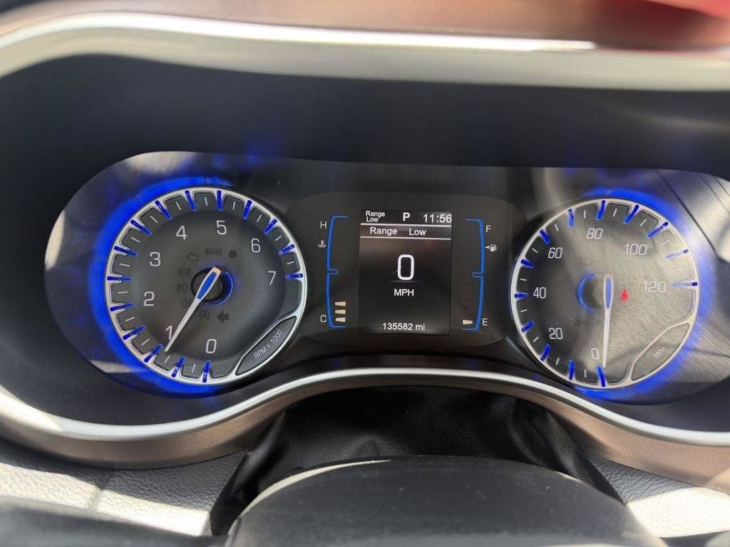 Used 2017 Chrysler Pacifica Touring FWD image 16