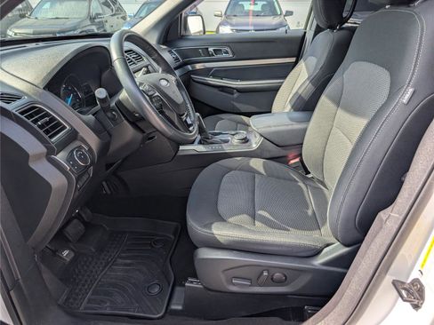 Used 2019 Ford Explorer XLT w/ Equipment Group 201A AWD/4WD image 19