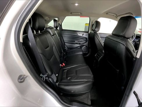 Used 2020 Ford Edge Titanium image 18