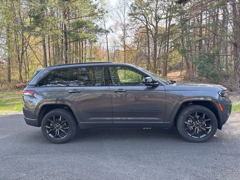 Used 2024 Jeep Grand Cherokee Limited 4xe image 4