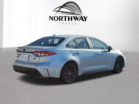 Used 2024 Toyota Corolla SE w/ SE Premium Package image 4