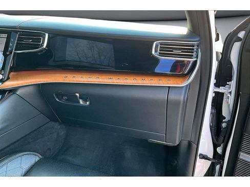 Certified 2024 Jeep Grand Wagoneer L Series III AWD/4WD image 19