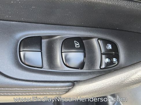 Used 2017 Nissan Rogue S AWD/4WD image 21