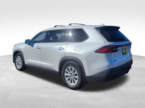 Used 2024 Toyota Grand Highlander XLE image 3