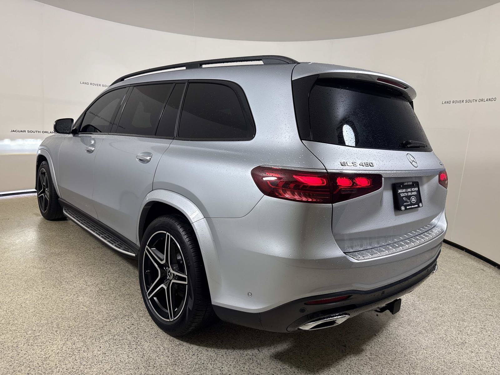 Used 2024 Mercedes-Benz GLS 450 4MATIC image 3
