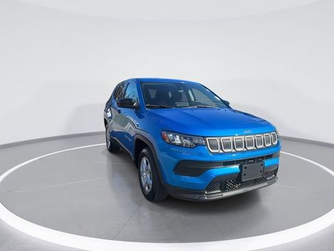 Used 2022 Jeep Compass Sport image 2