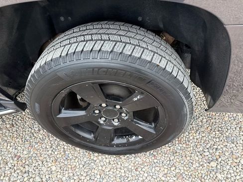 Used 2018 Chevrolet Suburban Premier image 38