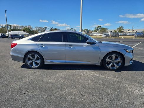 Used 2020 Honda Accord Touring image 2