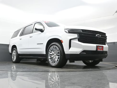 Used 2023 Chevrolet Suburban RST w/ Luxury Package image 28