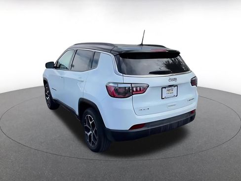 Used 2025 Jeep Compass Limited image 11