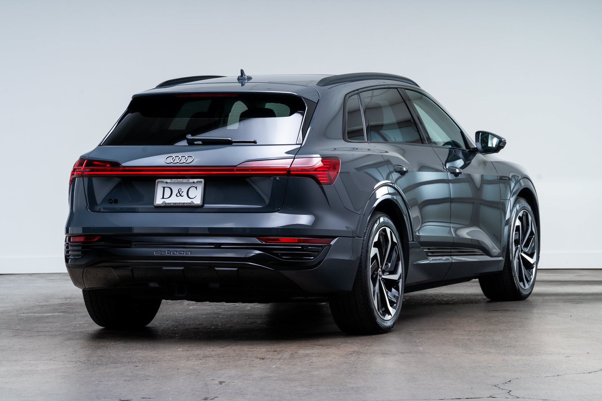Used 2024 Audi Q8 e-tron Prestige w/ Prestige Package AWD/4WD image 7