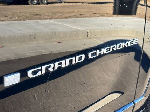 New 2025 Jeep Grand Cherokee Overland w/ Luxury Tech Group IV image 22