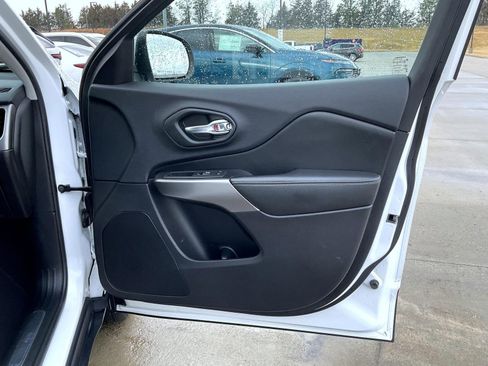 Used 2020 Jeep Cherokee Limited image 17