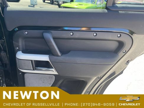 Used 2023 Land Rover Defender 130 SE AWD/4WD image 32
