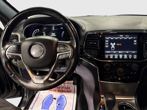 Used 2019 Jeep Grand Cherokee Limited AWD/4WD image 16