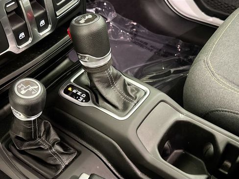 Used 2025 Jeep Wrangler Sport AWD/4WD image 16