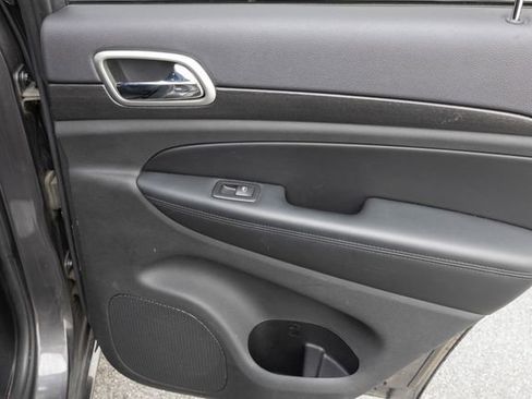 Used 2015 Jeep Grand Cherokee Altitude image 18