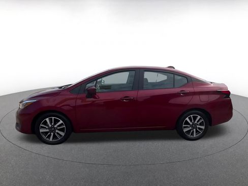 Used 2025 Nissan Versa SV image 9