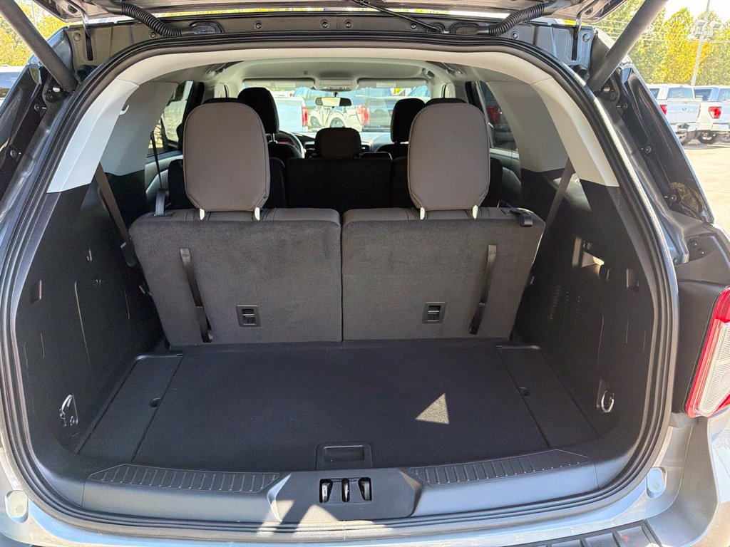 Used 2024 Ford Explorer XLT RWD image 10