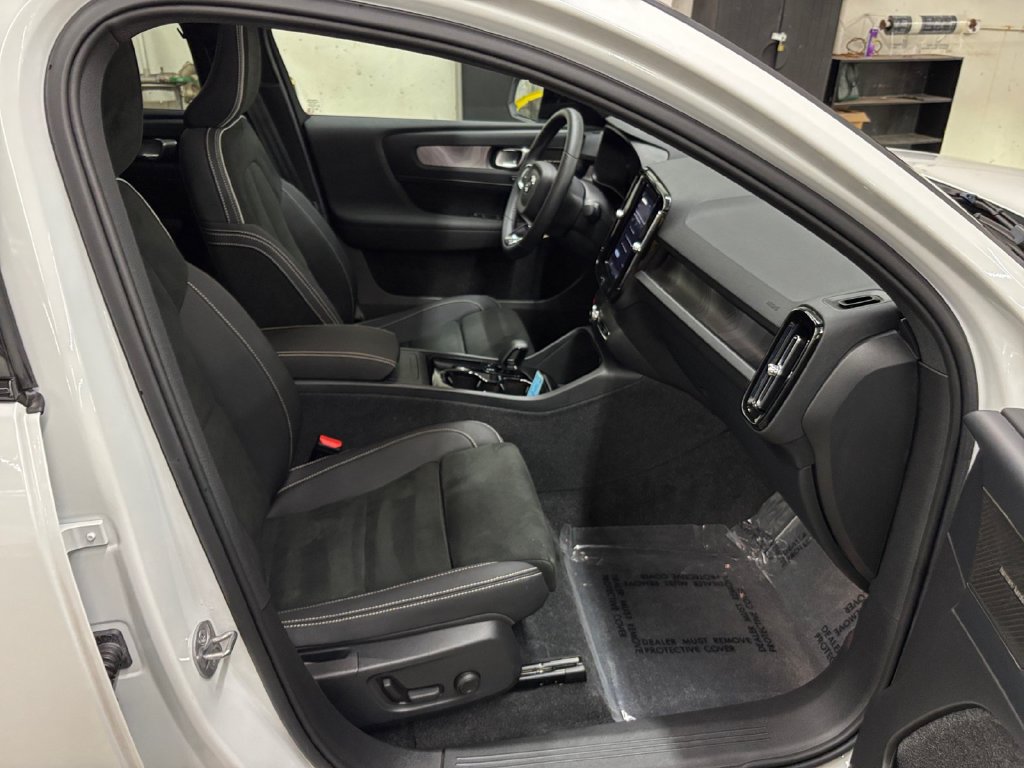 Certified 2023 Volvo C40 P8 Recharge Ultimate AWD/4WD image 19