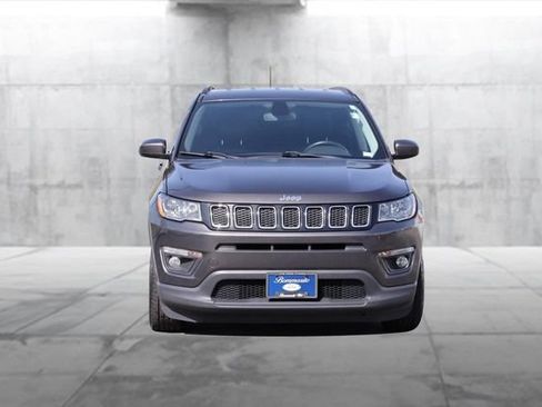 Used 2018 Jeep Compass Latitude FWD image 4