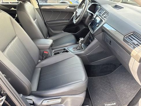 Used 2023 Volkswagen Tiguan SE image 19